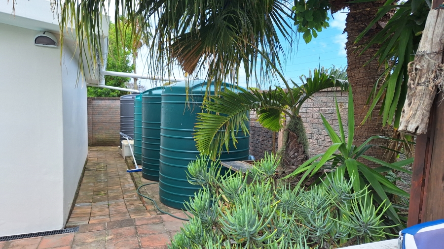 6 Bedroom Property for Sale in Gonubie Eastern Cape